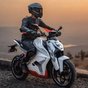 Ultraviolette F77 SuperStreet – Bild 2